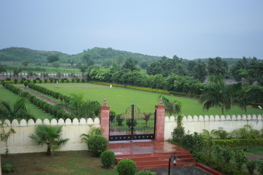 V Resorts Rajmahal Orchha Exterior foto