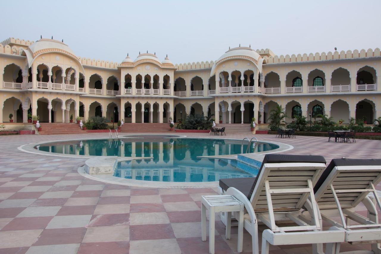V Resorts Rajmahal Orchha Exterior foto